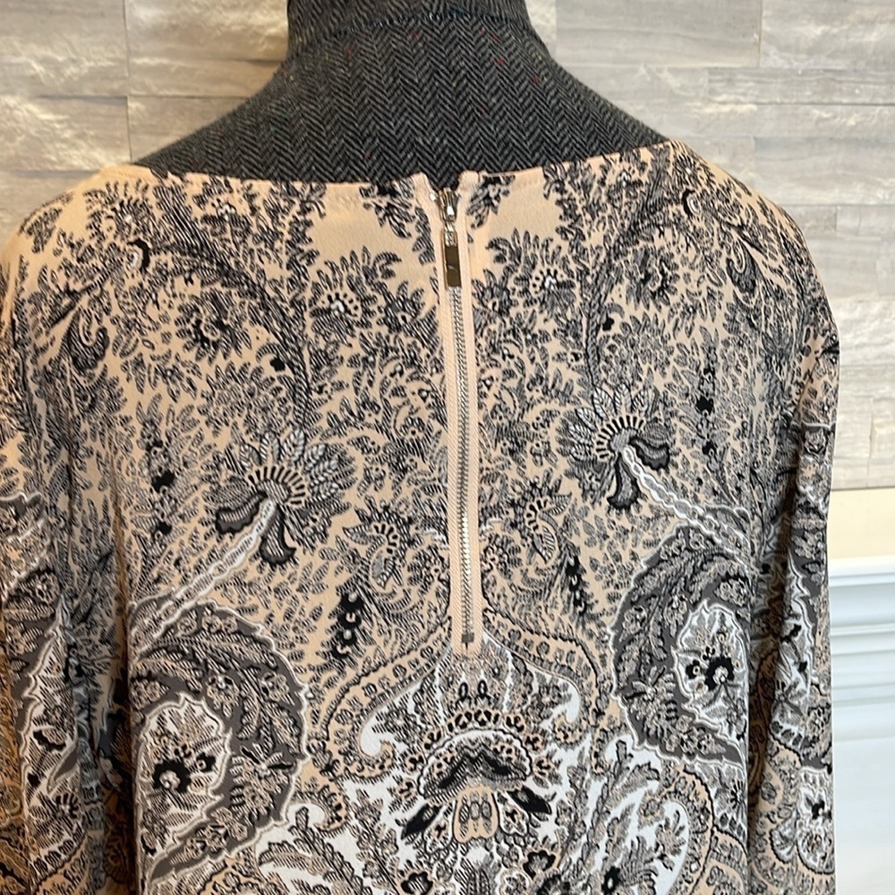 Rose & Olive Women's Paisley Long Sleeve Top Size Medium Beige Blouse Light - Picture 5 of 6
